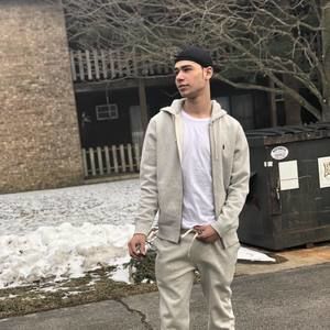 Meet your Posher, Dezmond